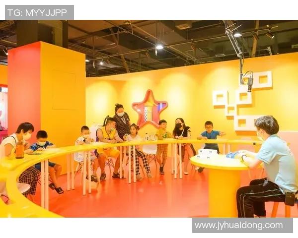在篮球场上搭建乐高世界三岁小朋友的创意乐趣探索之旅